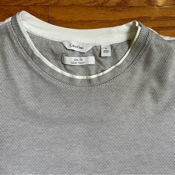 Calvin Klein men’s medium gray and white short sleeve T-shirt. Slim fit. - Picture 3 of 3